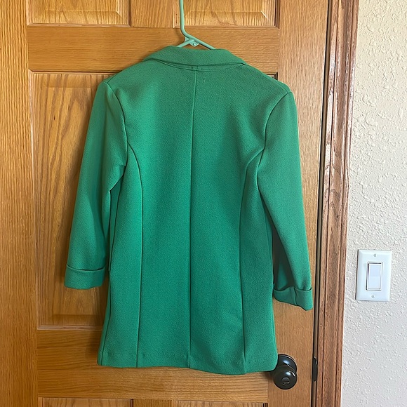 Emerald Green Pantsuit; Maurices 3/4 blazer & capris, Liz Claiborne tank, all XS - Picture 5 of 10